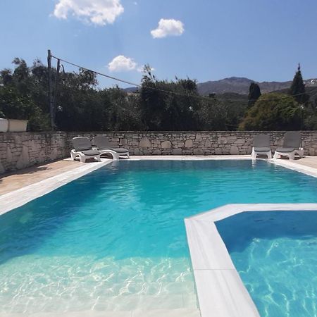 Villa Petrino - Central Flat Location Within Kassiopi. Sleeps 8 Ngoại thất bức ảnh