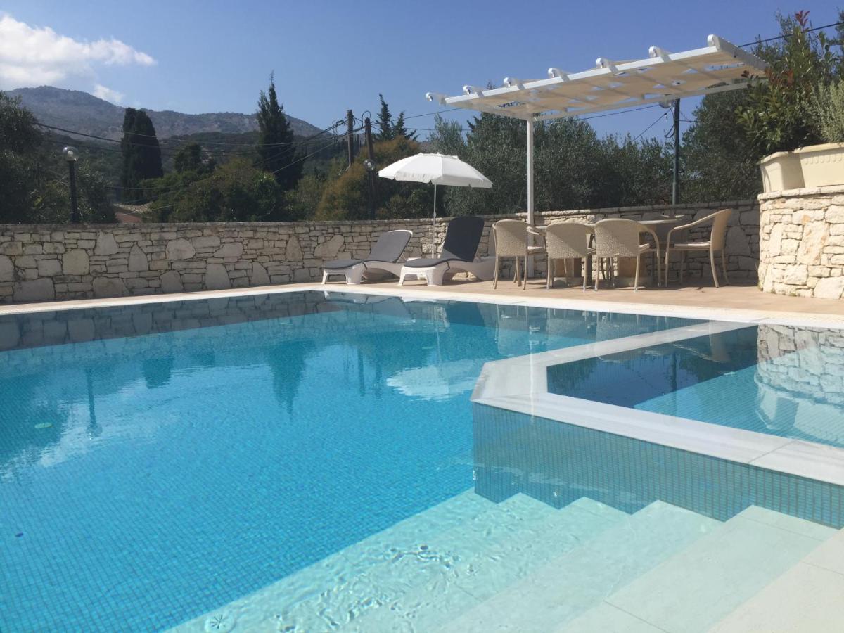 Villa Petrino - Central Flat Location Within Kassiopi. Sleeps 8 Ngoại thất bức ảnh