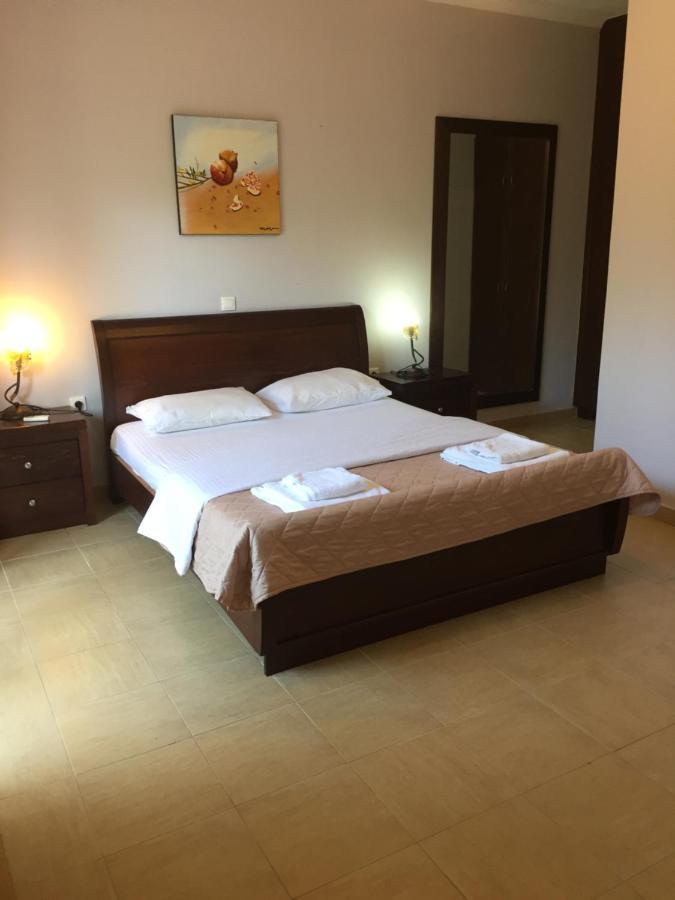 Villa Petrino - Central Flat Location Within Kassiopi. Sleeps 8 Ngoại thất bức ảnh