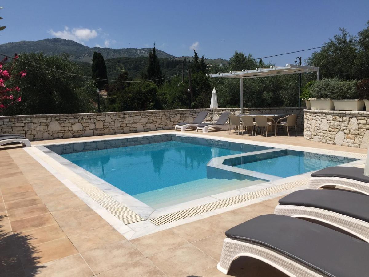 Villa Petrino - Central Flat Location Within Kassiopi. Sleeps 8 Ngoại thất bức ảnh