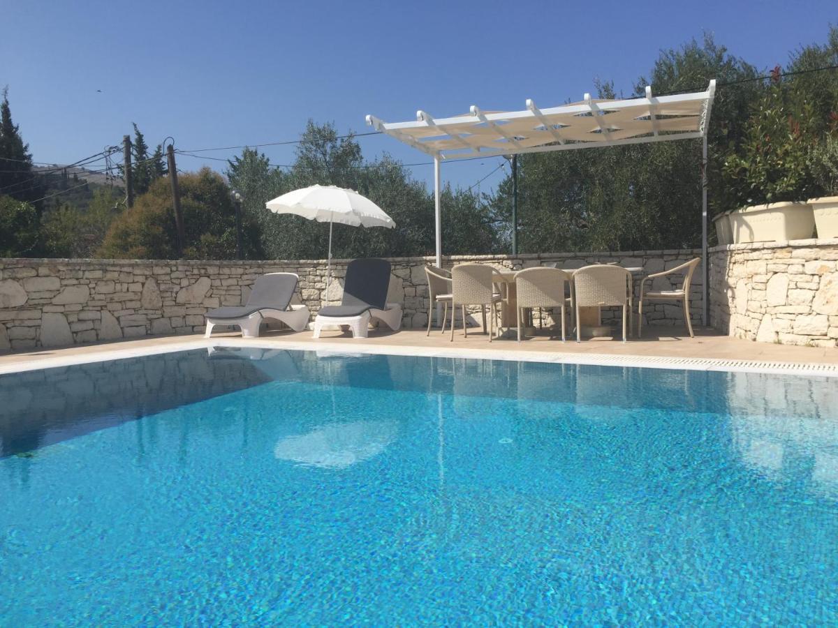 Villa Petrino - Central Flat Location Within Kassiopi. Sleeps 8 Ngoại thất bức ảnh