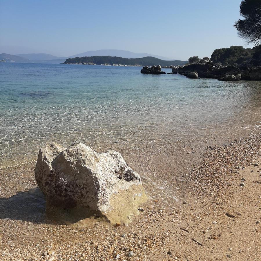 Villa Petrino - Central Flat Location Within Kassiopi. Sleeps 8 Ngoại thất bức ảnh